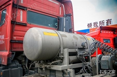 回收(危货)陕汽德龙F3000 LNG牵引车 380马40吨