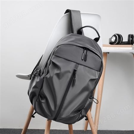 2022新款 男士休闲双肩包 户外旅行背包 大容量笔记本电脑包 logo